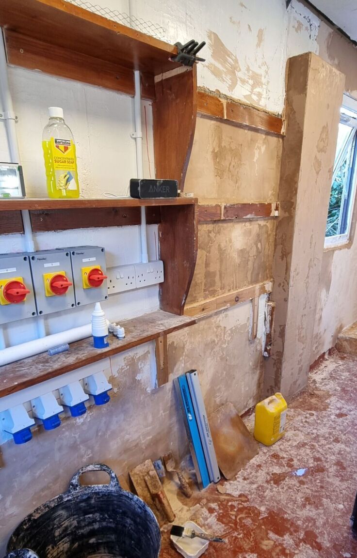 Skimmed plaster walls and the new 16 amp electrical sockets for the brew kettle.